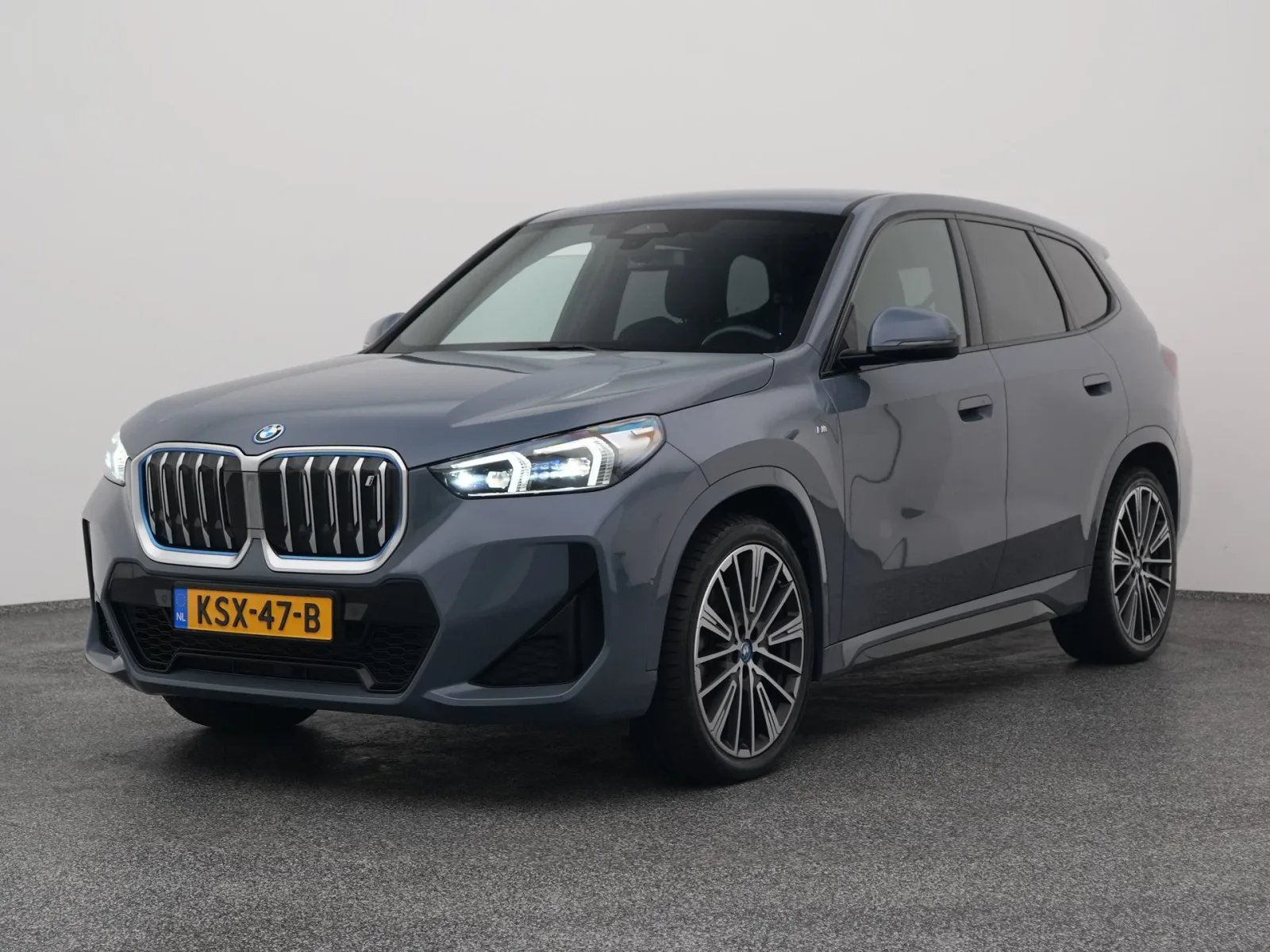 BMW iX1 (2023) — foto 1