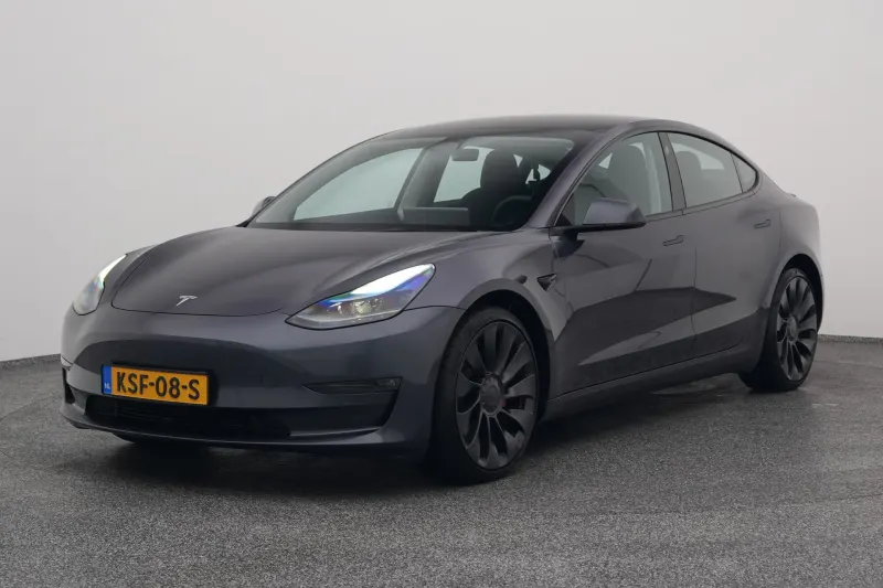 Tesla Model 3 (2023)