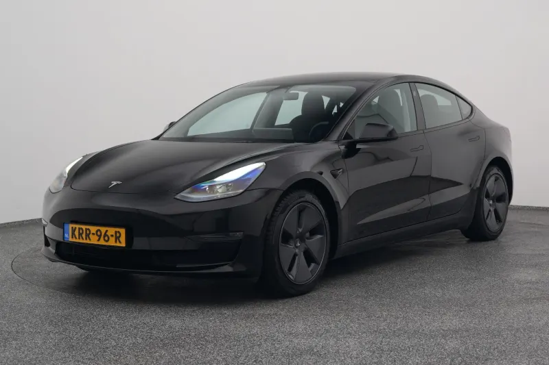 Tesla Model 3 (2023)