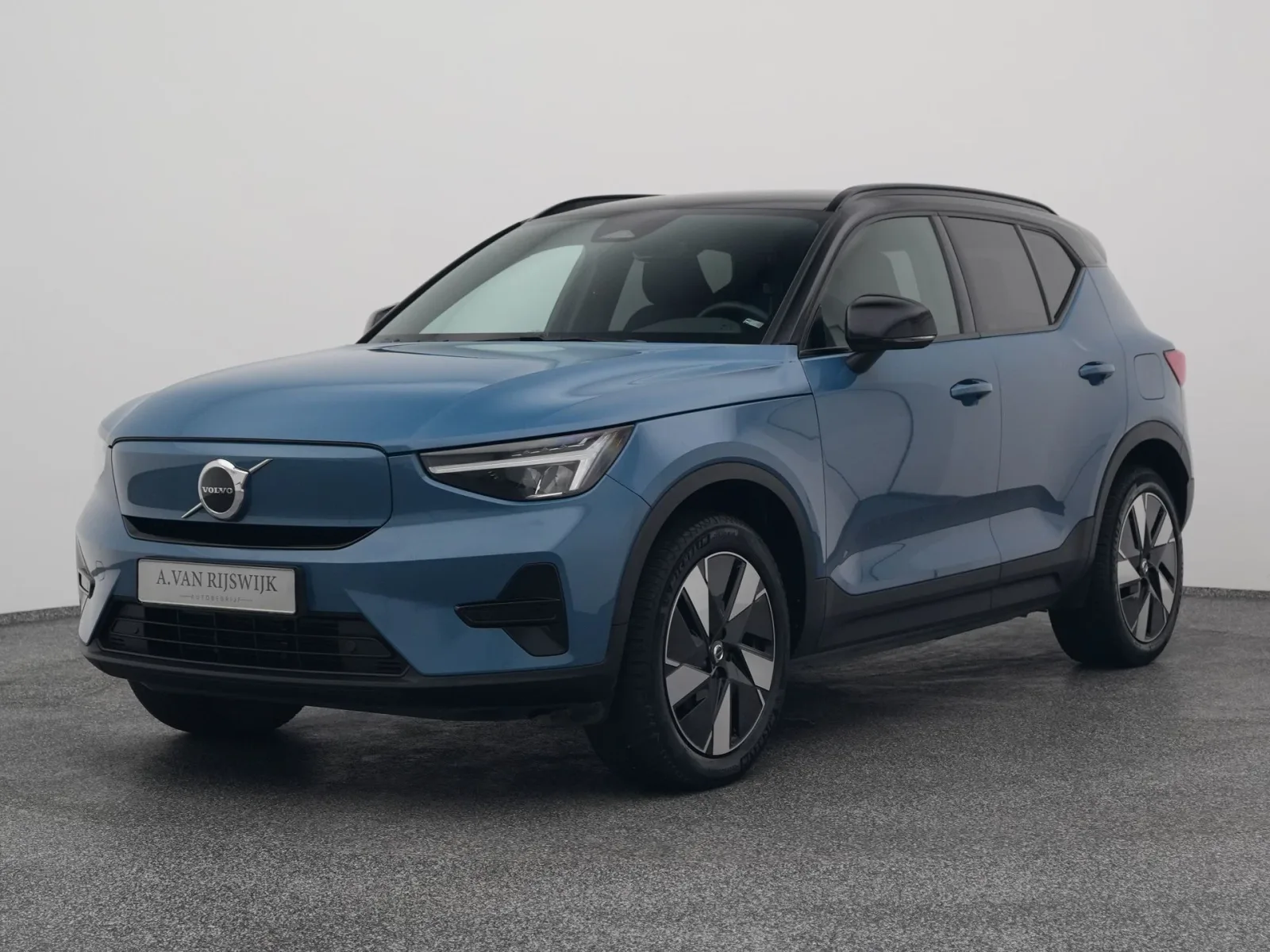 Volvo XC40 (2024) — foto 1