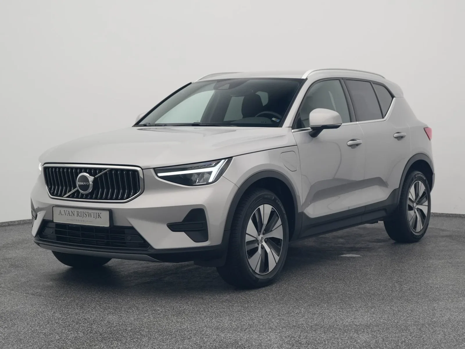 Volvo XC40 (2023) — foto 1