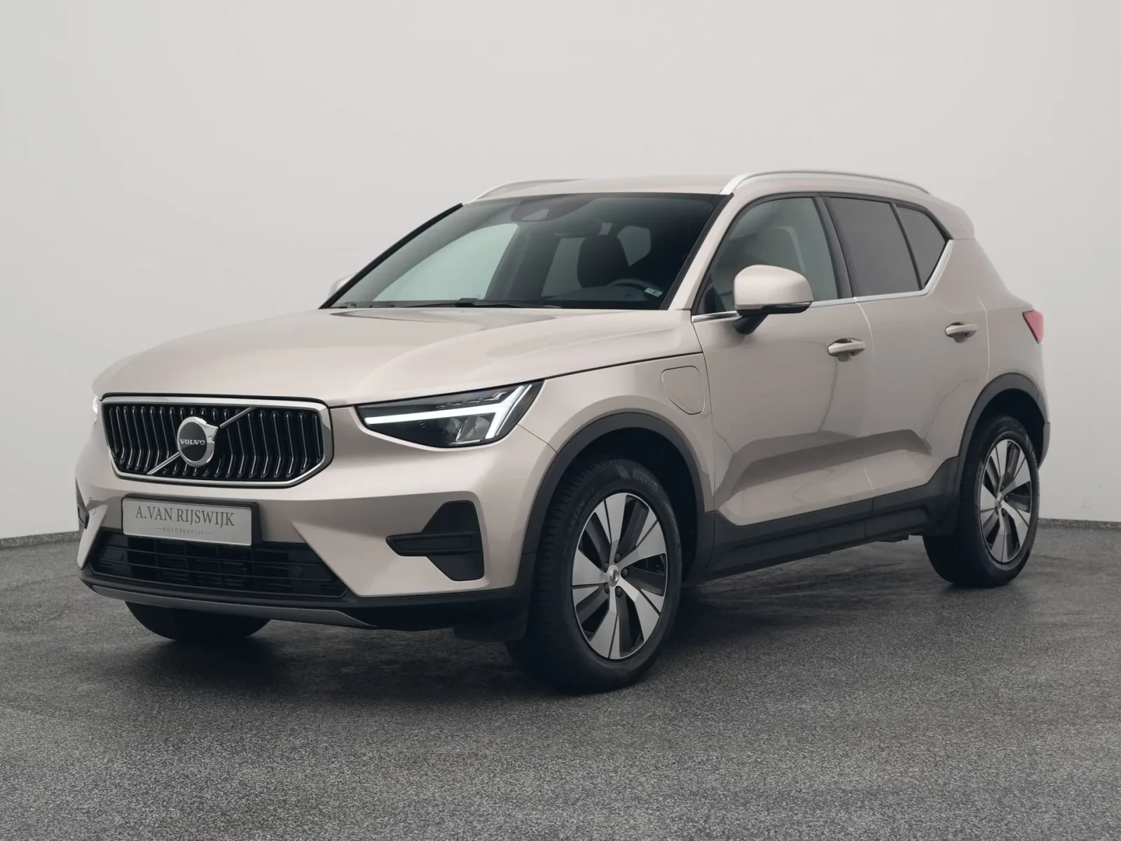 Volvo XC40 (2023) — foto 1