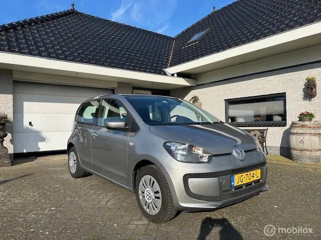 Volkswagen Up! (2015) — foto 1