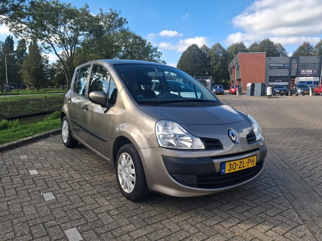Renault Modus (2008) — foto 1