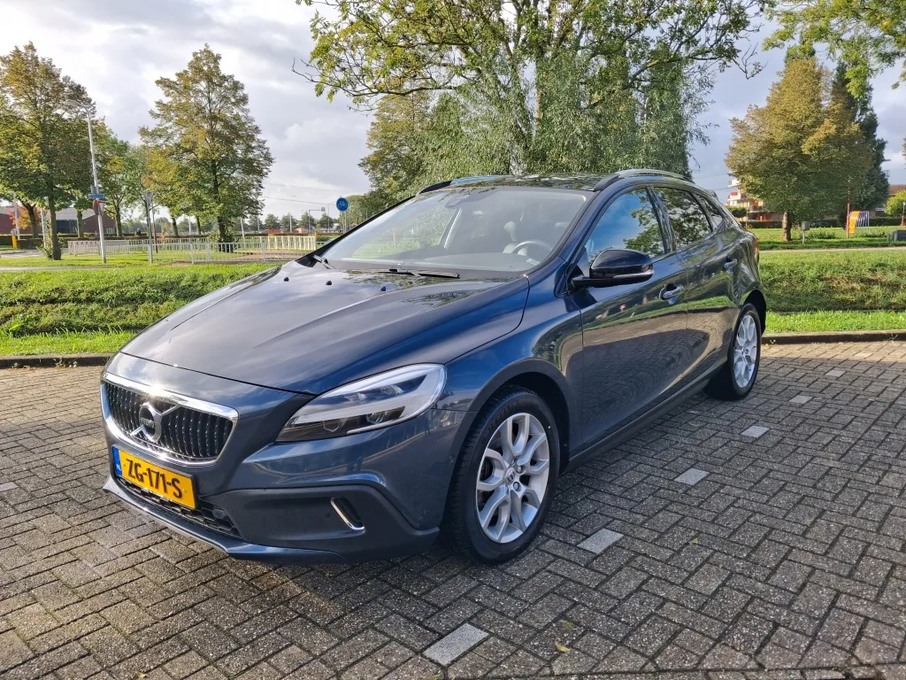 Volvo V40 Cross Country (2019) — foto 1