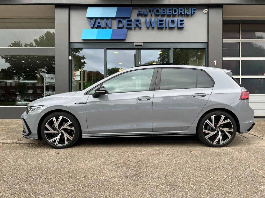 Volkswagen Golf (2024) — foto 1