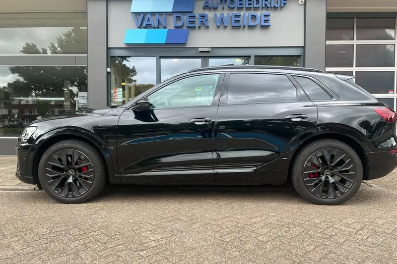Audi Q8 e-tron (2023)