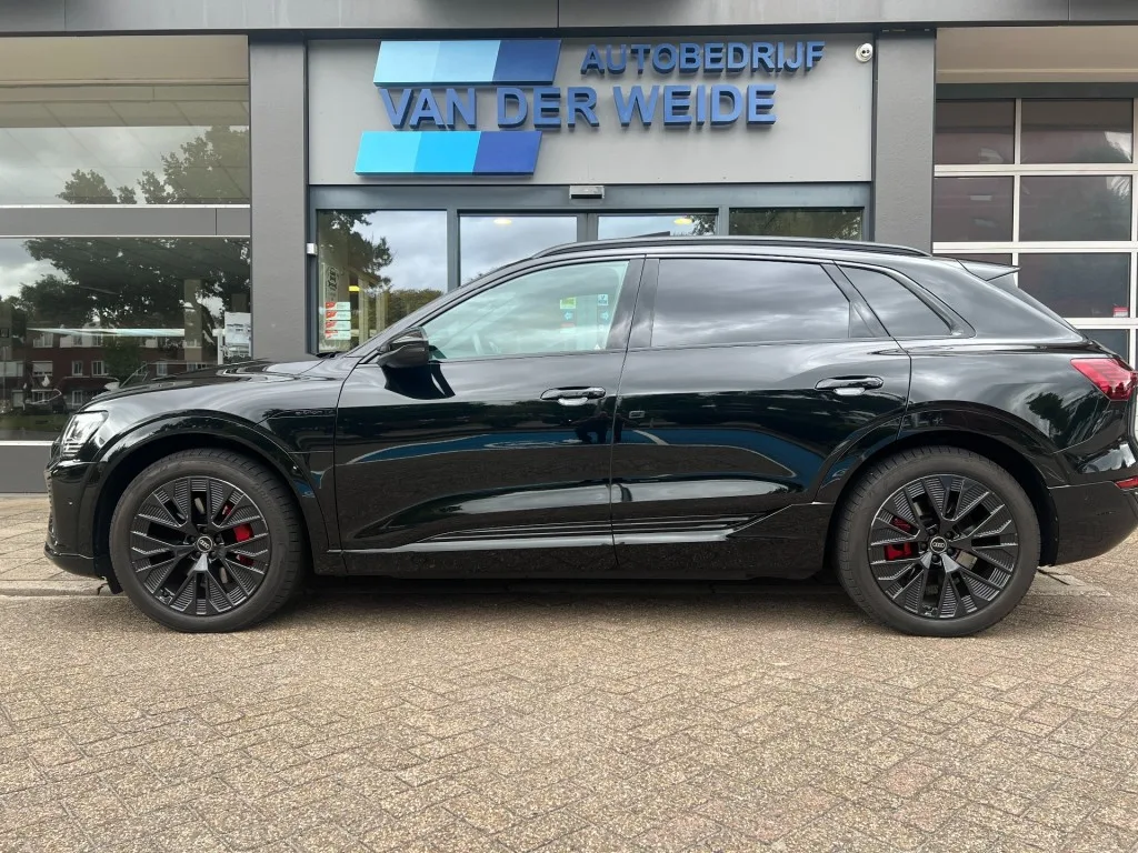 Audi Q8 e-tron (2023) — foto 1