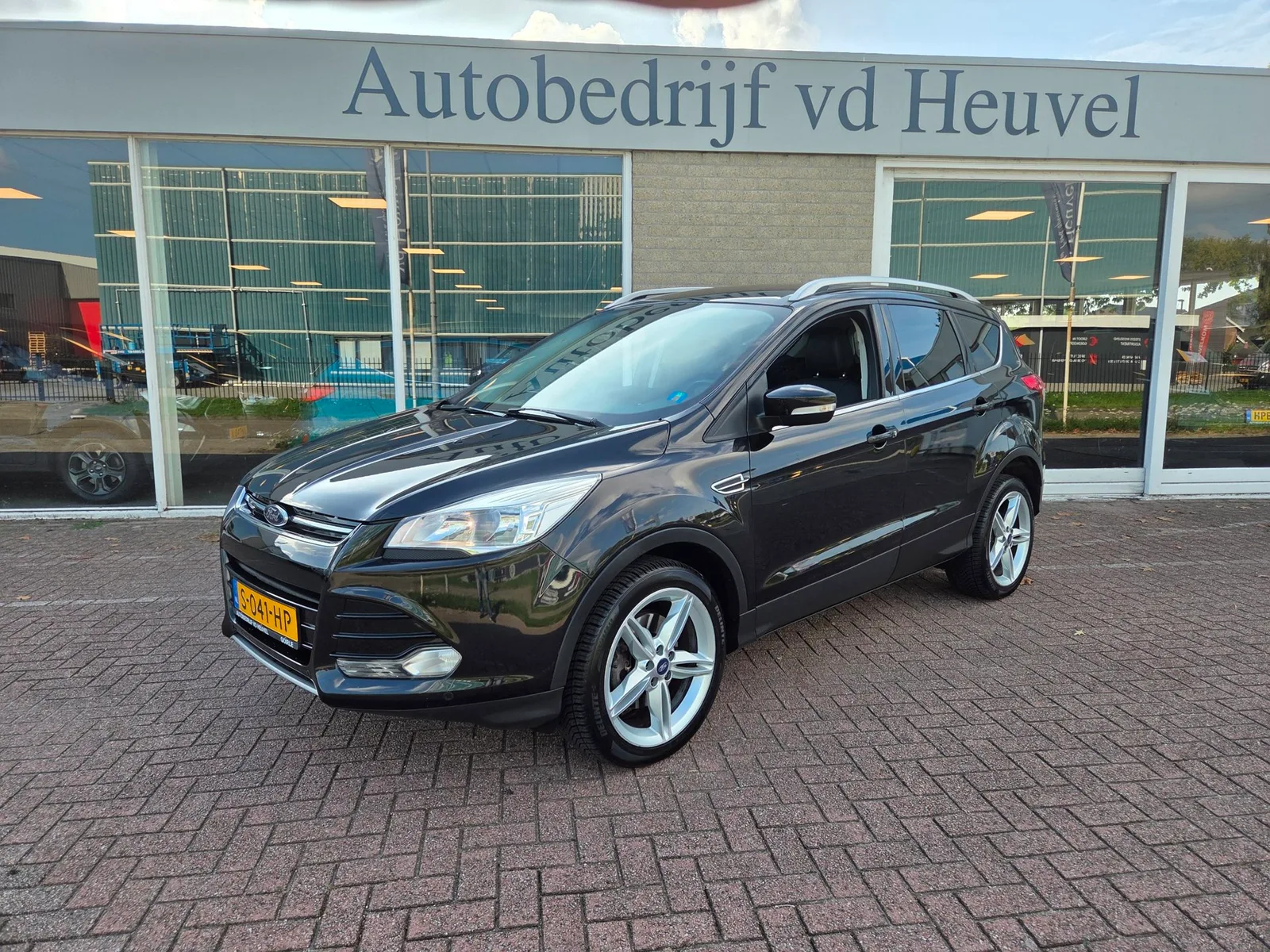 Ford Kuga (2013) — foto 1