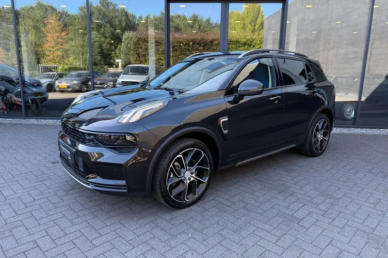 Lynk & Co 01 (2023)
