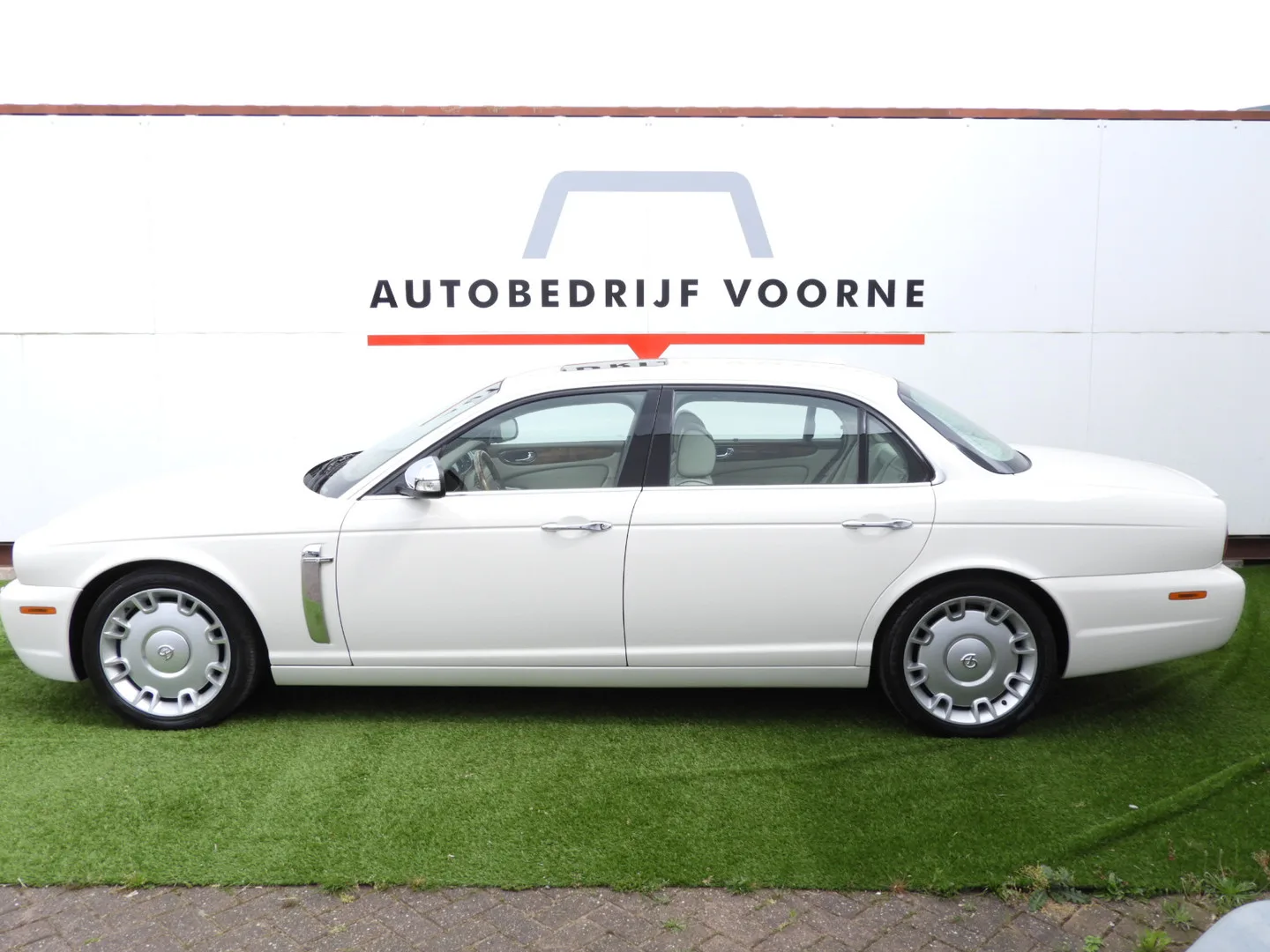 Jaguar XJ (2009) — foto 1