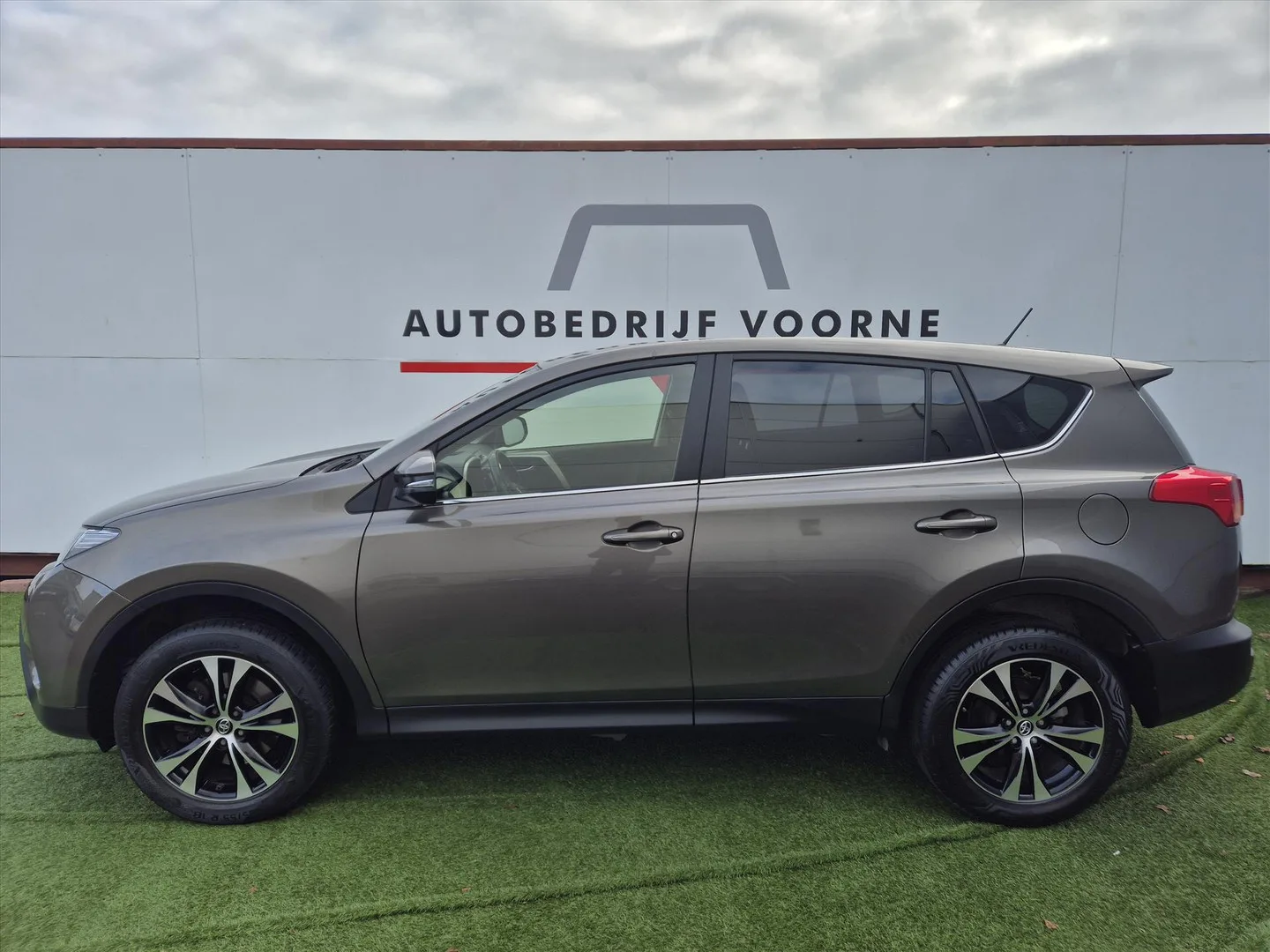Toyota RAV4 (2014) — foto 1
