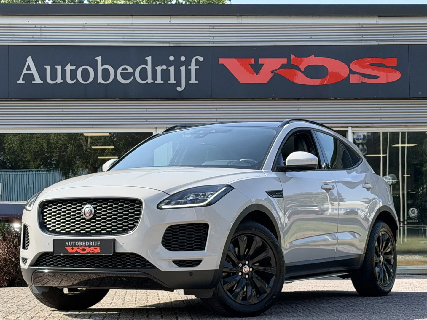 Jaguar E-Pace (2019) — foto 1