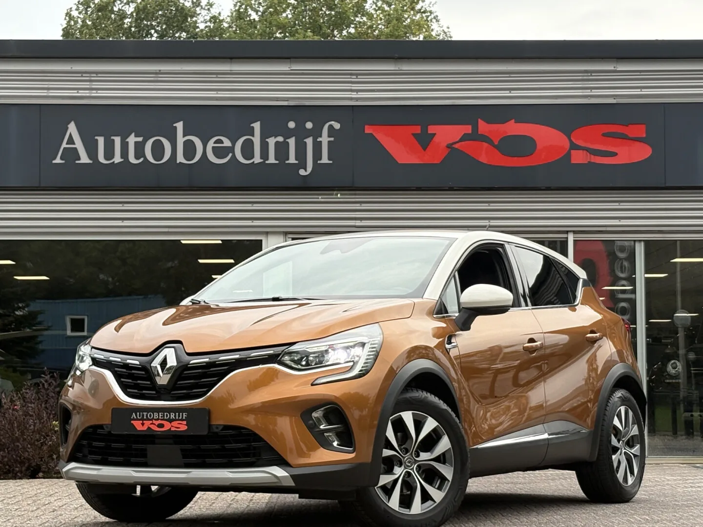 Renault Captur (2020) — foto 1