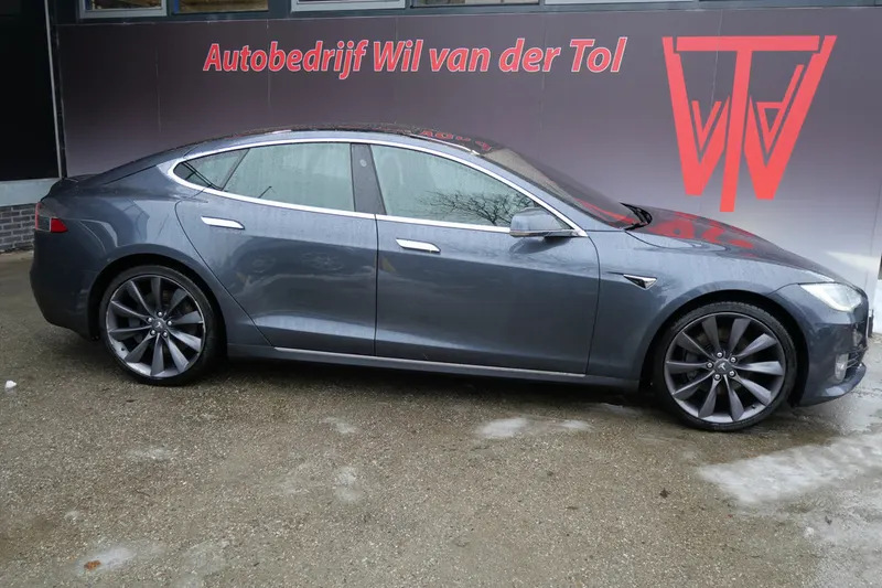 Tesla Model S (2019)