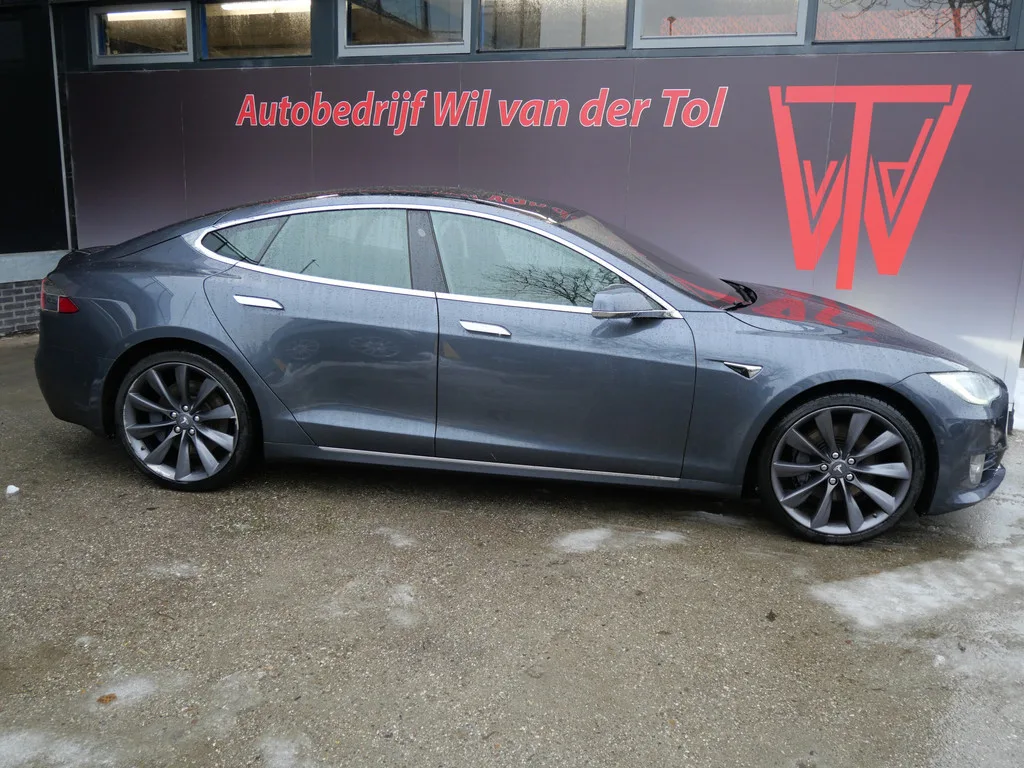 Tesla Model S (2019) — foto 1