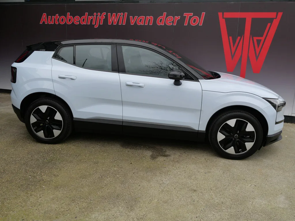Volvo EX30 (2024) — foto 1