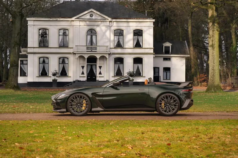 Aston Martin V12 Vantage (2023)