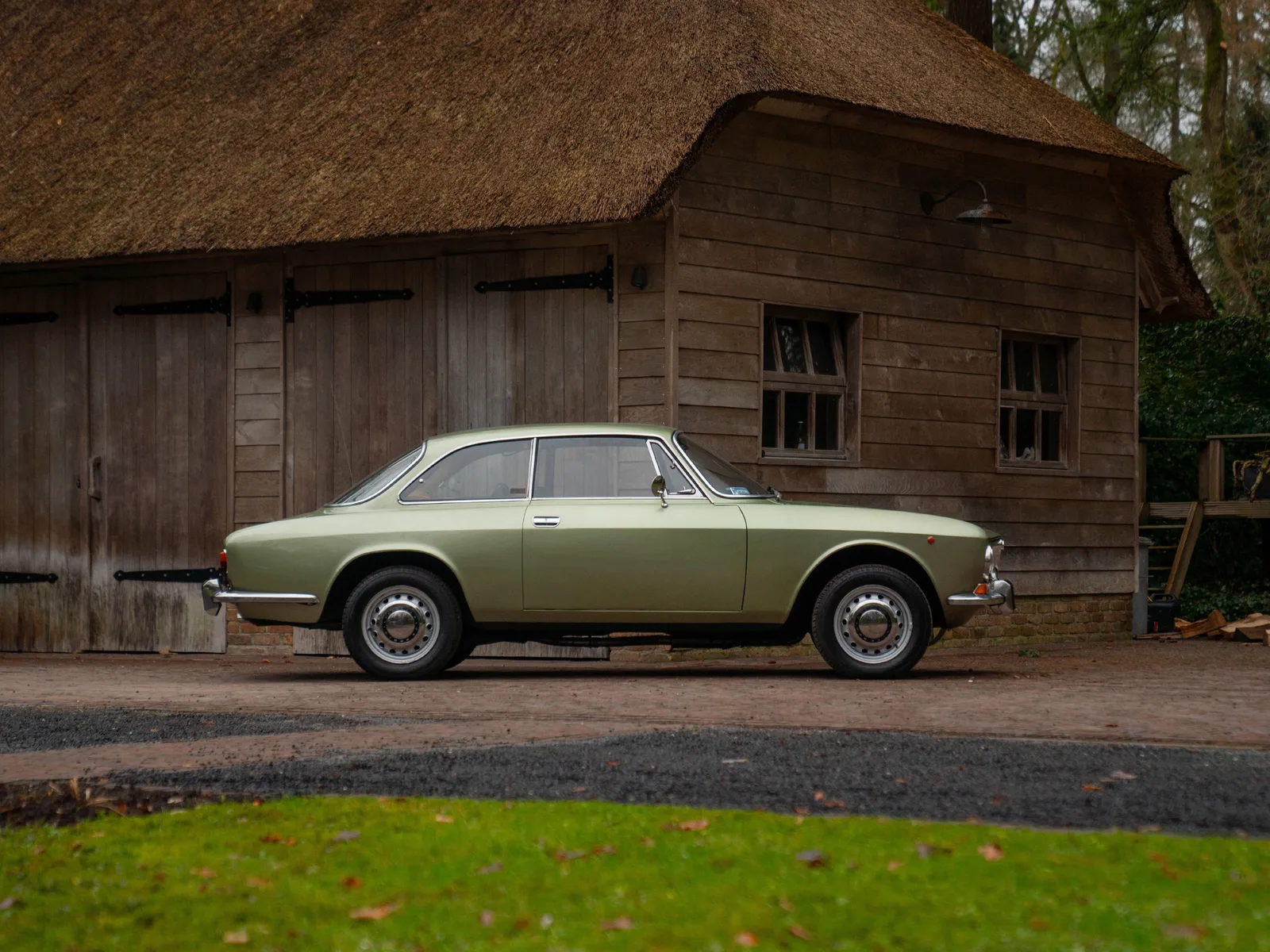 Alfa Romeo 1750 GTV (1972) — foto 1