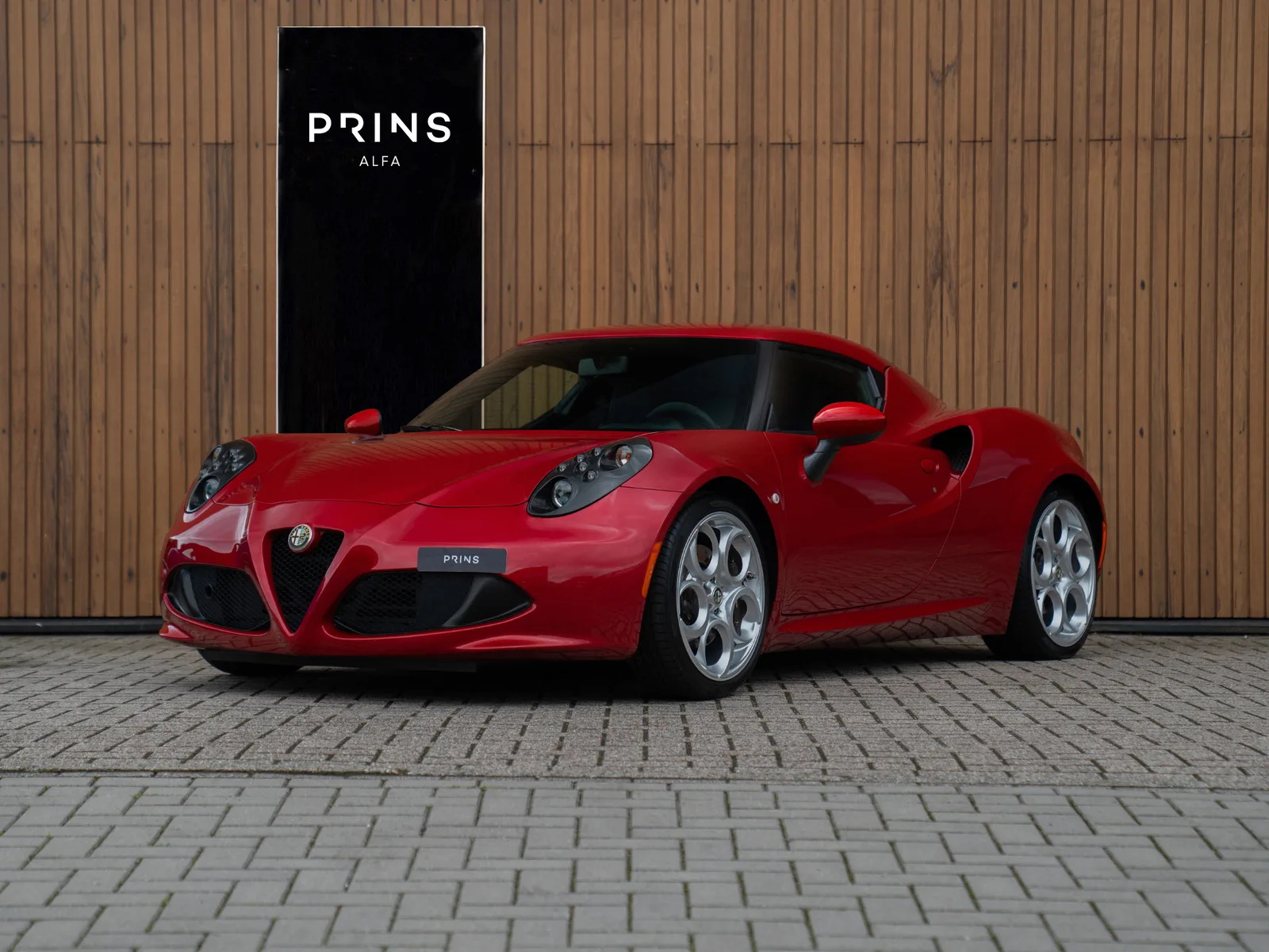Alfa Romeo 4C (2016) — foto 1