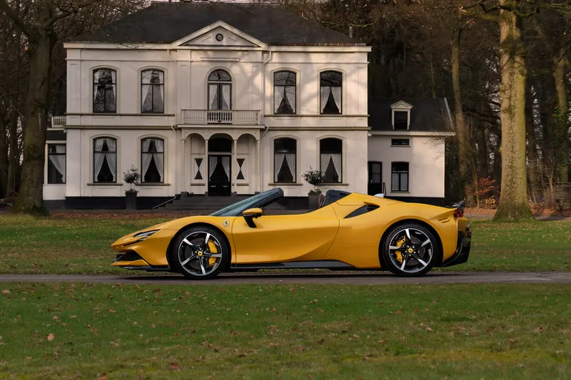 Ferrari SF90 Spider (2023)