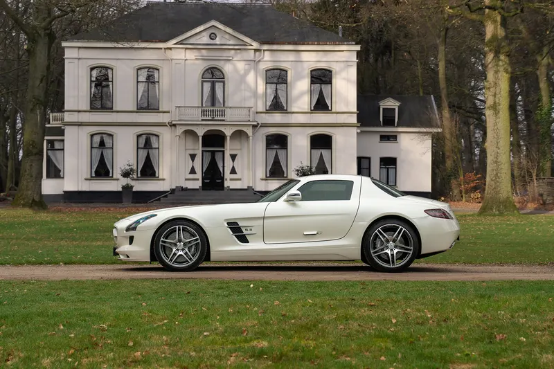 Mercedes-Benz SLS (2010)