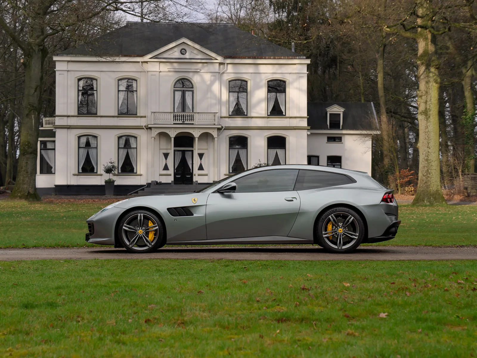 Ferrari GTC4Lusso (2018) — foto 1