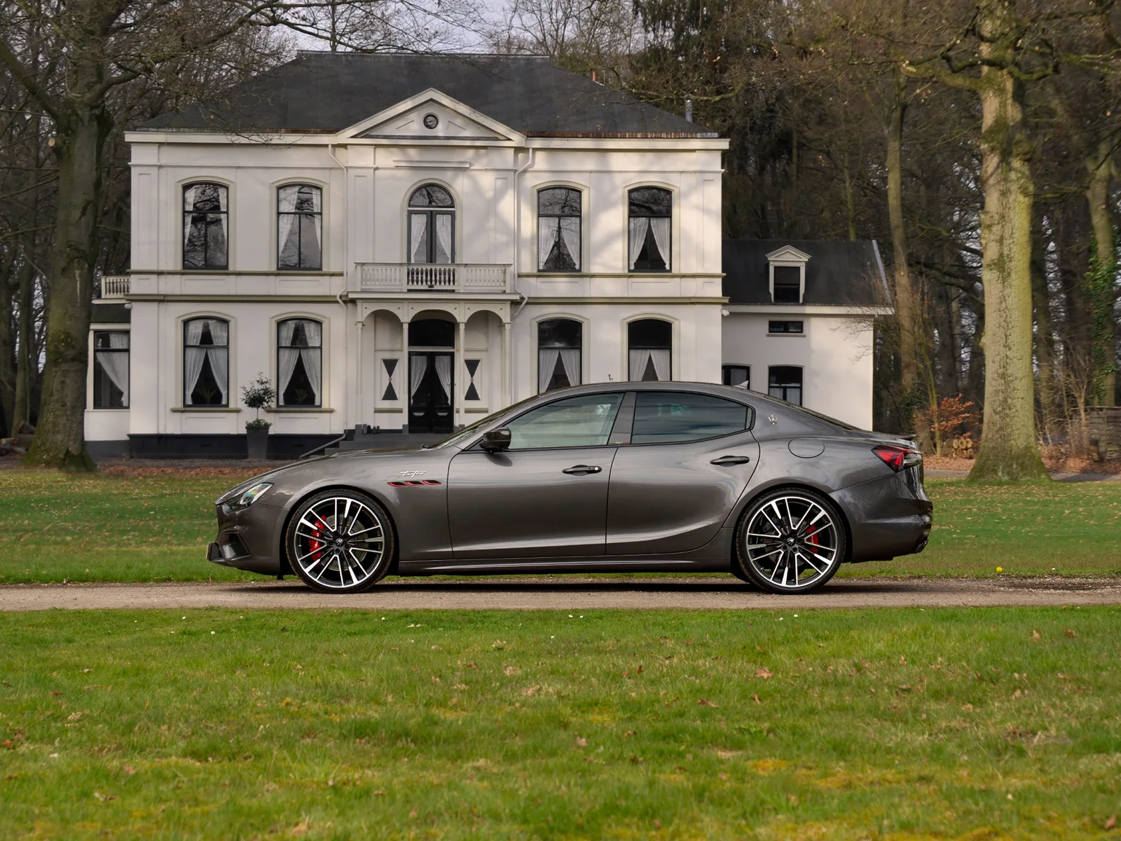 Maserati Ghibli (2024) — foto 1