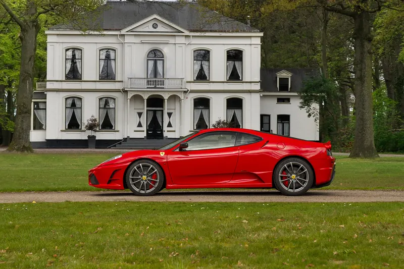 Ferrari F (2009)