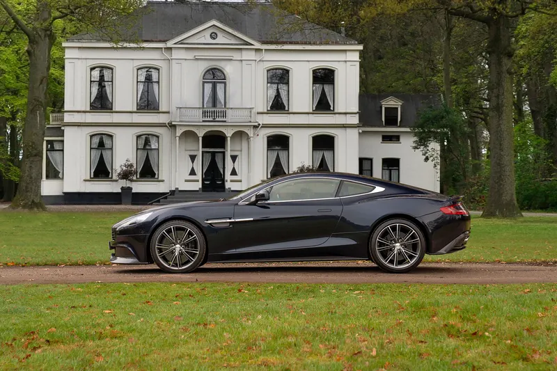Aston Martin Vanquish (2014)