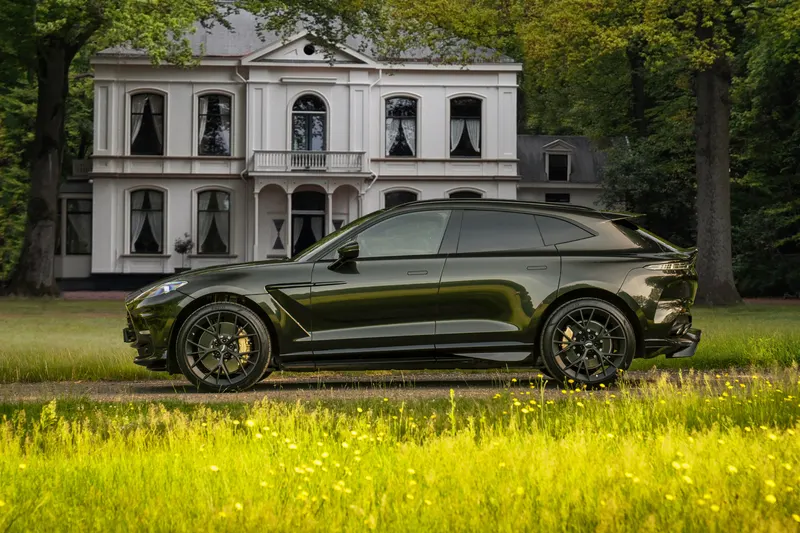 Aston Martin DBX (2025)