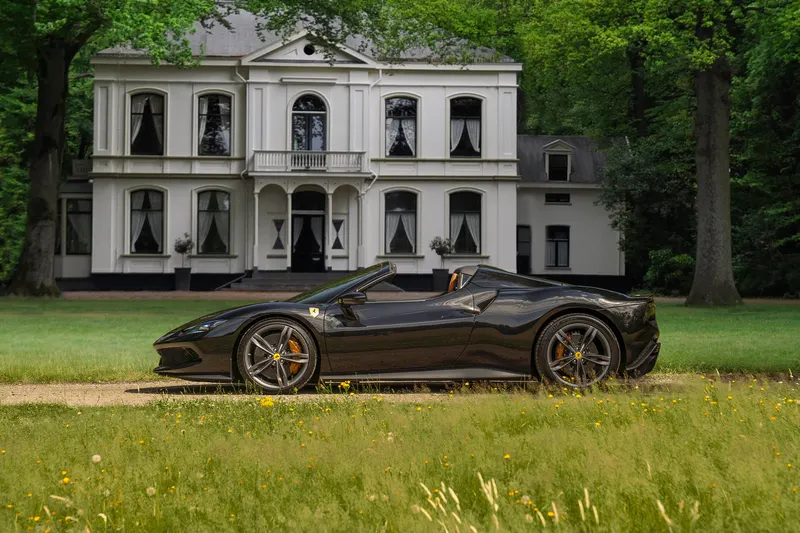 Ferrari 296 GTS (2024)