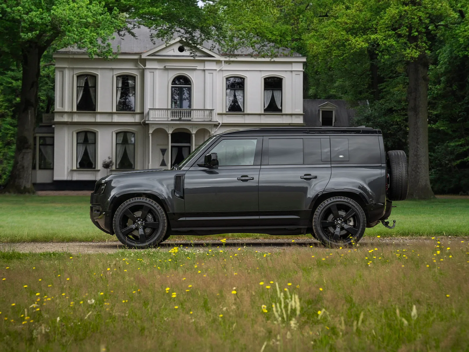Land Rover Defender (2022) — foto 1
