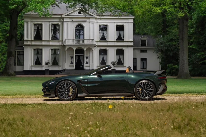 Aston Martin V12 Vantage (2023)