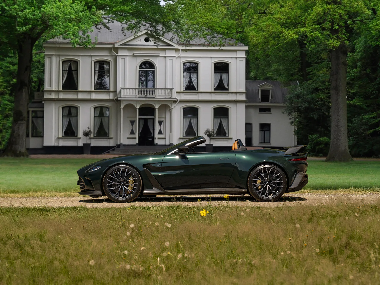 Aston Martin V12 Vantage (2023) — foto 1