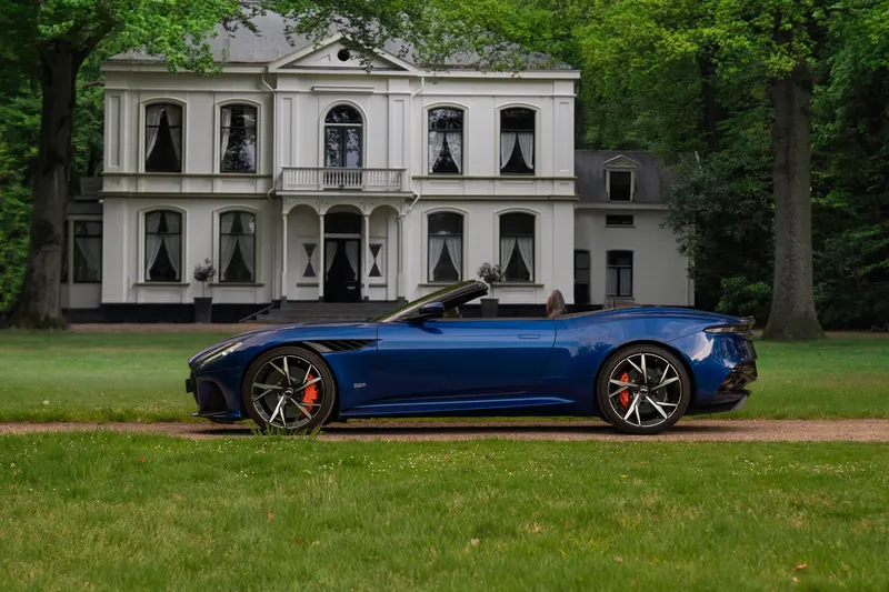 Aston Martin DBS (2019)