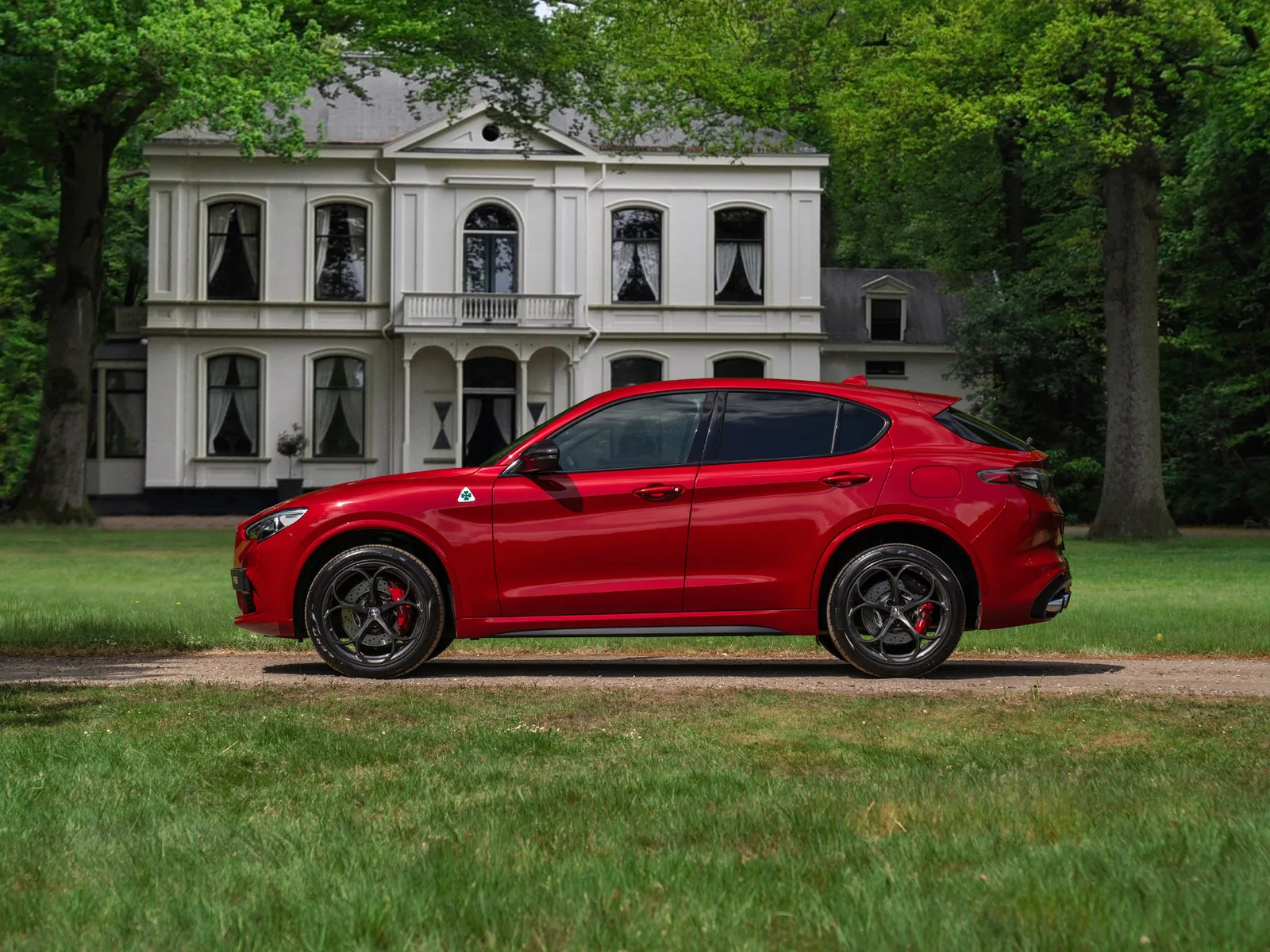 Alfa Romeo Stelvio (2021) — foto 1