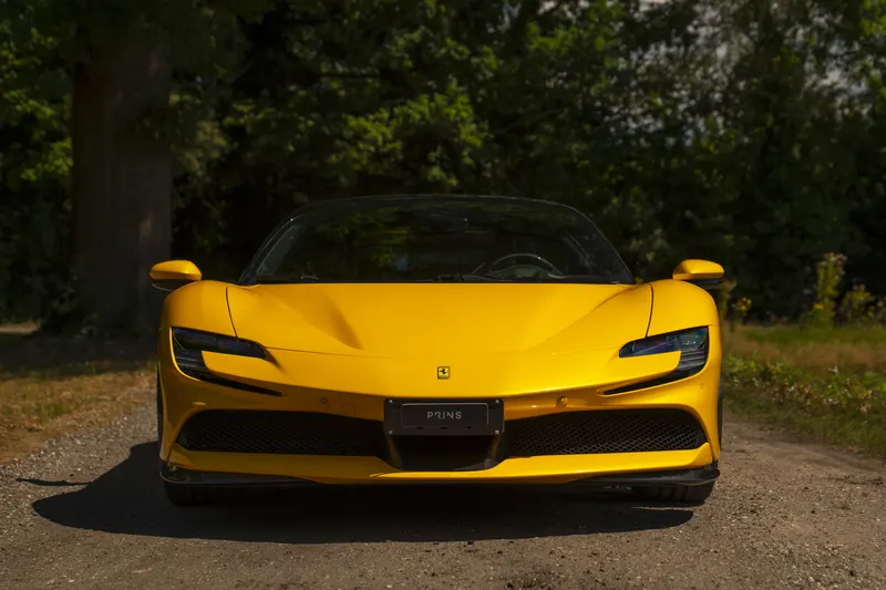 Ferrari SF90 Stradale (2021)