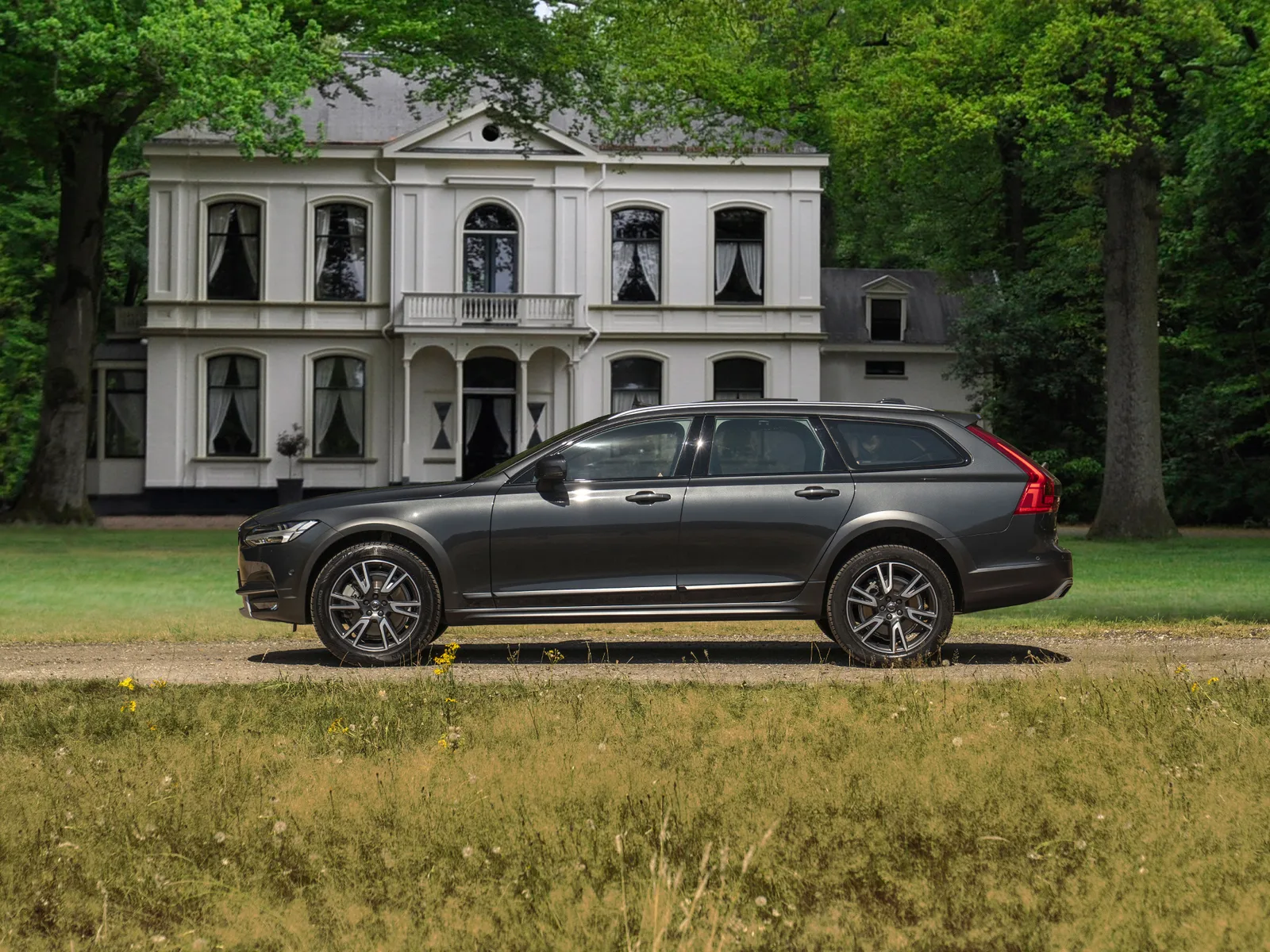 Volvo V90 (2017) — foto 1