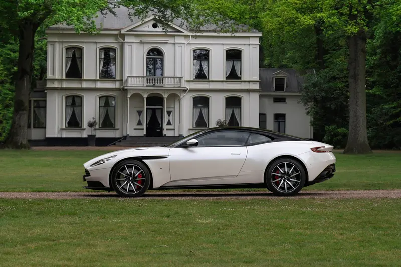 Aston Martin DB11 (2016)