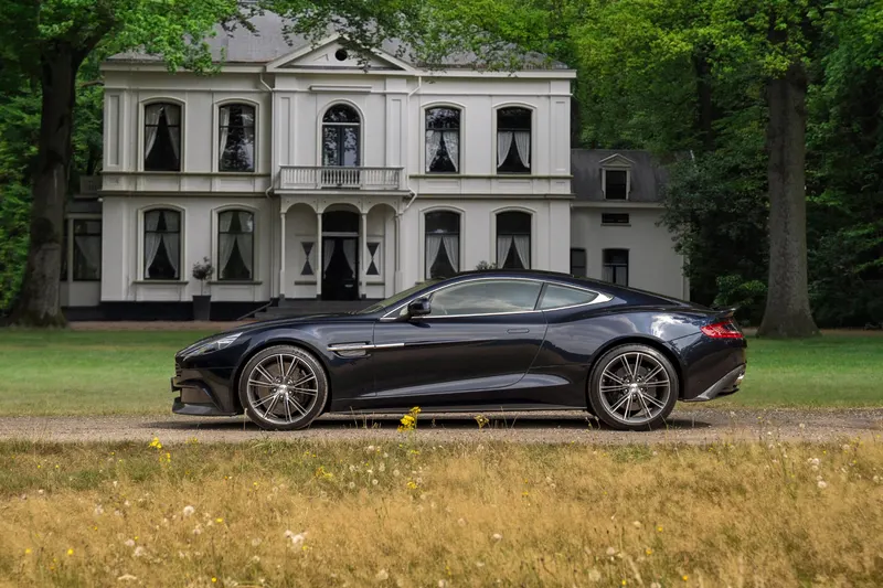 Aston Martin Vanquish (2014)