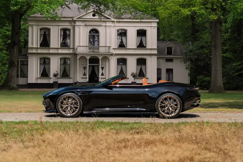 Aston Martin DB12 Volante (2026)
