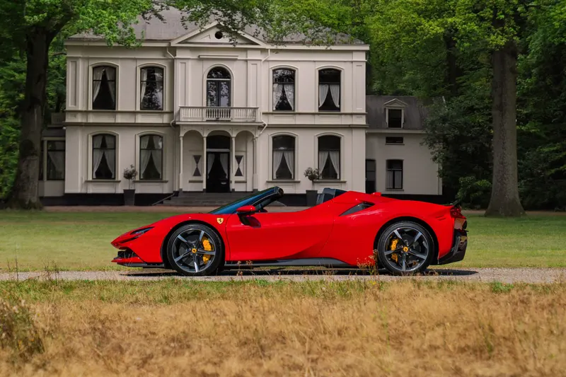 Ferrari SF90 Spider (2025)