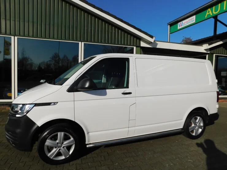 Volkswagen Transporter (2021) — foto 1