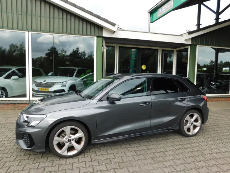 Audi A3 (2024) — foto 1