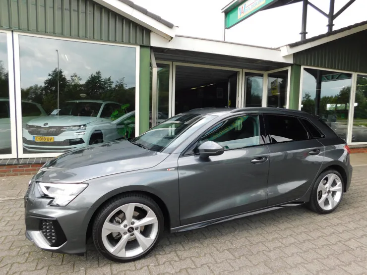 Audi A3 (2024) — foto 1