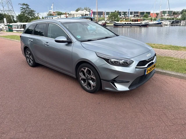 Kia Ceed Sportswagon (2022) — foto 1