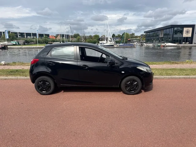 Mazda 2 (2010) — foto 1
