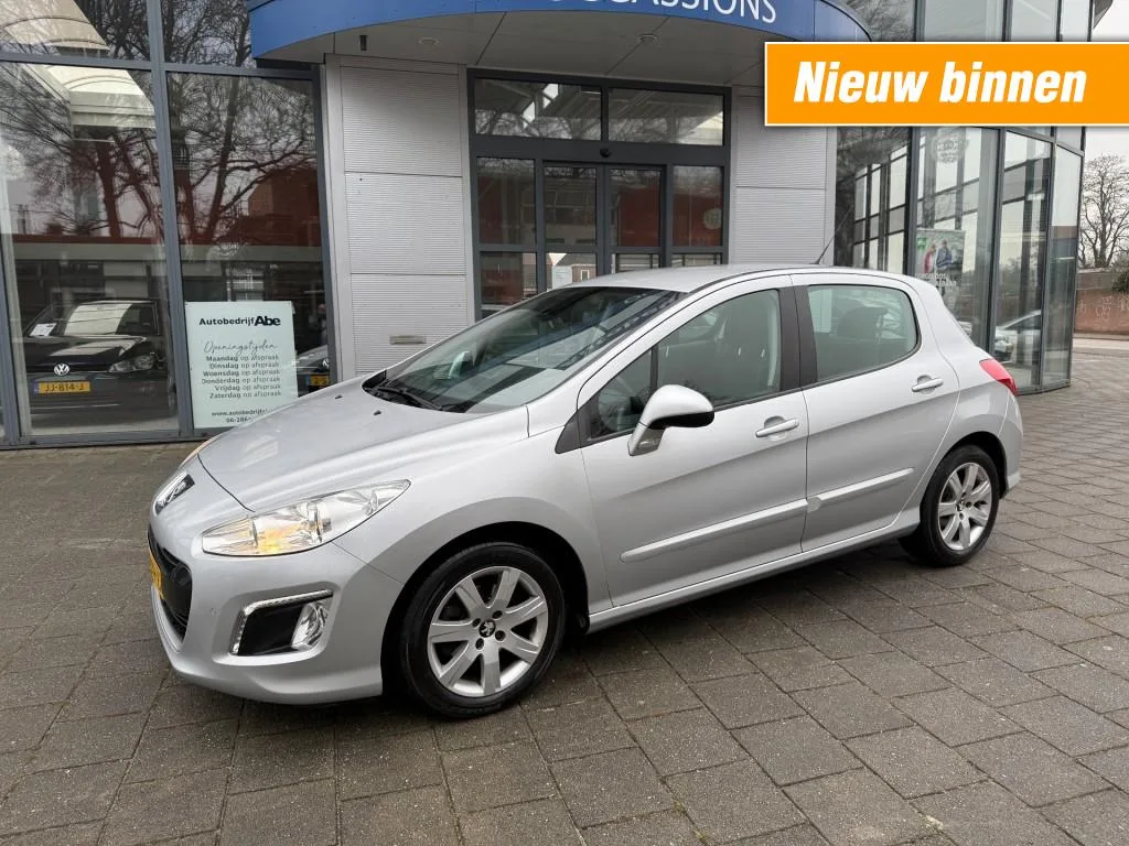 Peugeot 308 (2013) — foto 1