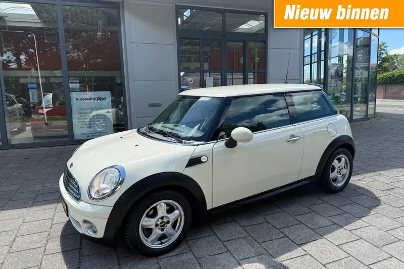 MINI One (2009)